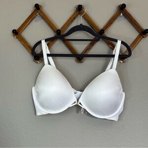 Victoria's Secret Very Sexy
Smooth Lightly Lined Plunge Demi Bra size 40D